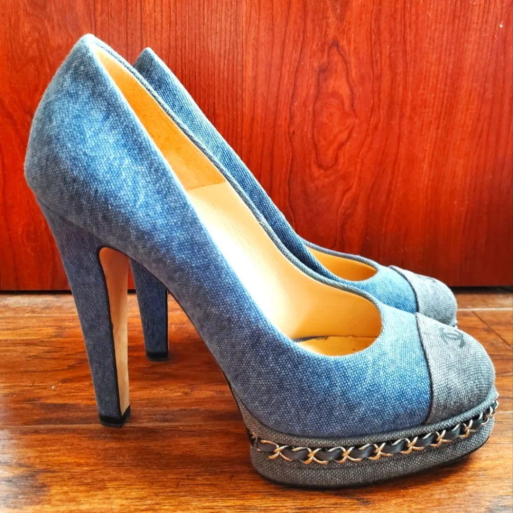 Chanel Denim & Chainlink Pumps $420 - worn once Sz 7.5 - Picture 1 of 8